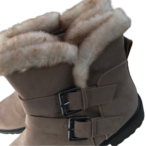 Boots - Picture 2 of 7